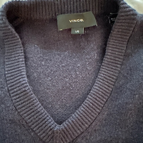 Men's Vince Cashmere V-neck sweater - Picture 2 of 3